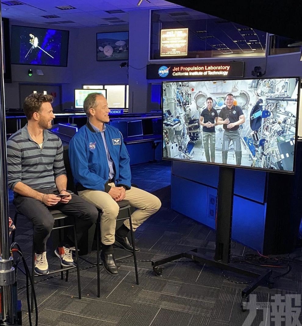 基斯伊雲斯與NASA太空人對話