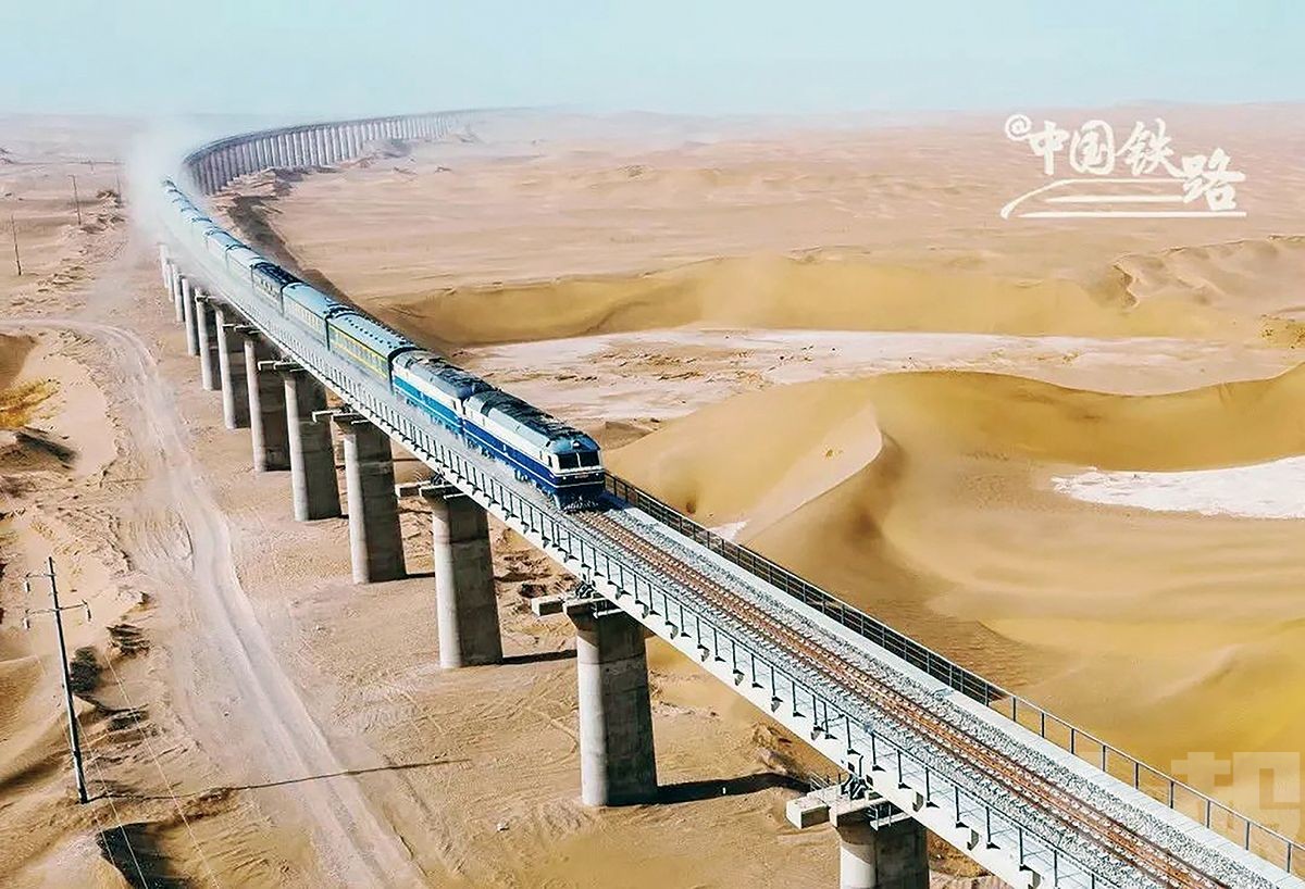 世界首個沙漠鐵路環線形成