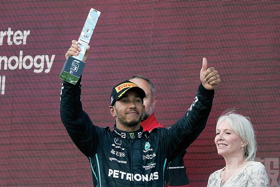 辛斯贏F1英國站奪生涯首冠