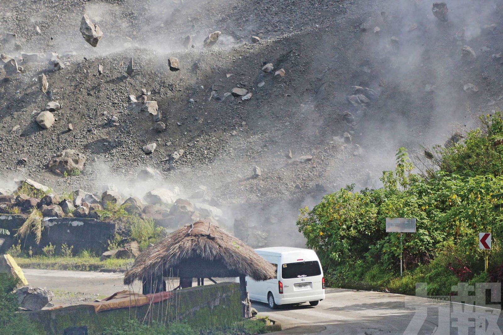 美岸古城受創 建築遭「腰斬」