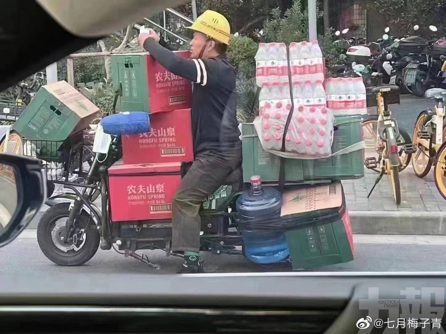 上海民眾恐慌搶購飲用水