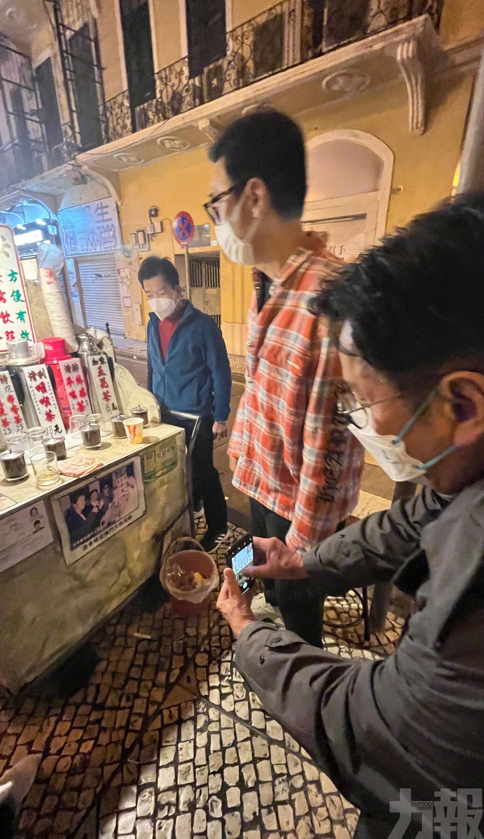 譚詠麟約鍾鎮濤遊澳過節搵食