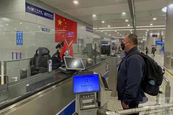 上海浦東機場迎首批免隔离入境旅客