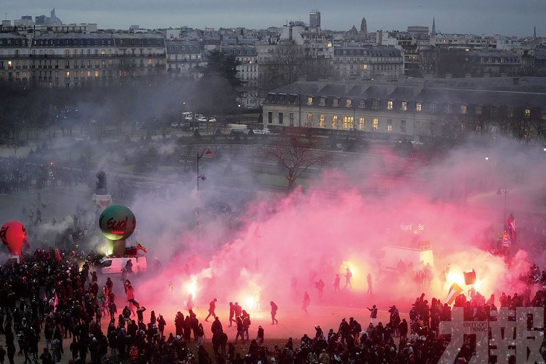 法國逾百萬人罷工上街