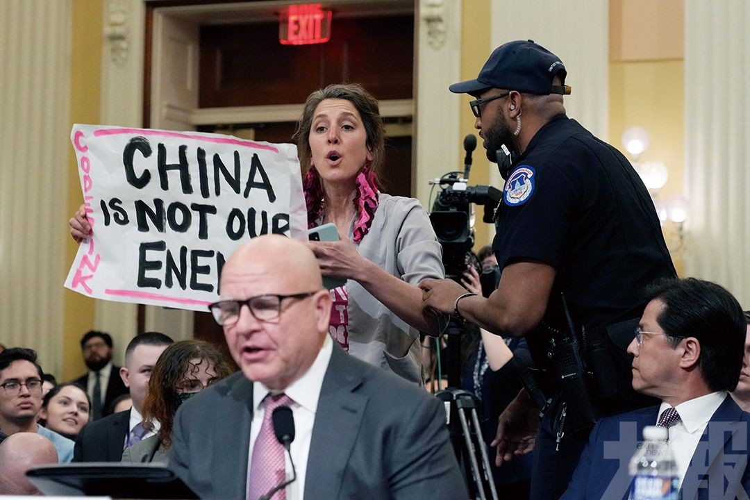 出席者示威「中國非敵人」