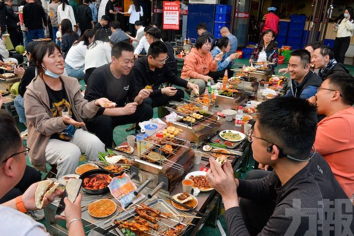 山東「淄博燒烤」帶火城市旅遊
