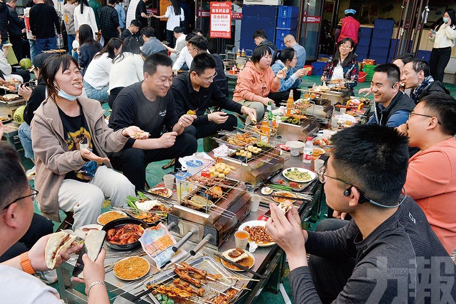 山東「淄博燒烤」帶火城市旅遊
