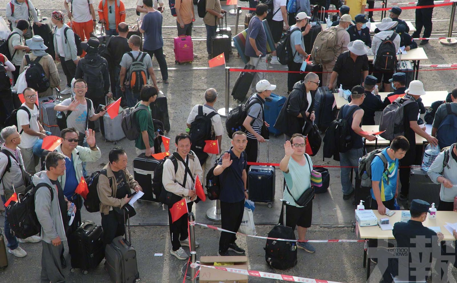 逾1,300名中國公民安全轉移