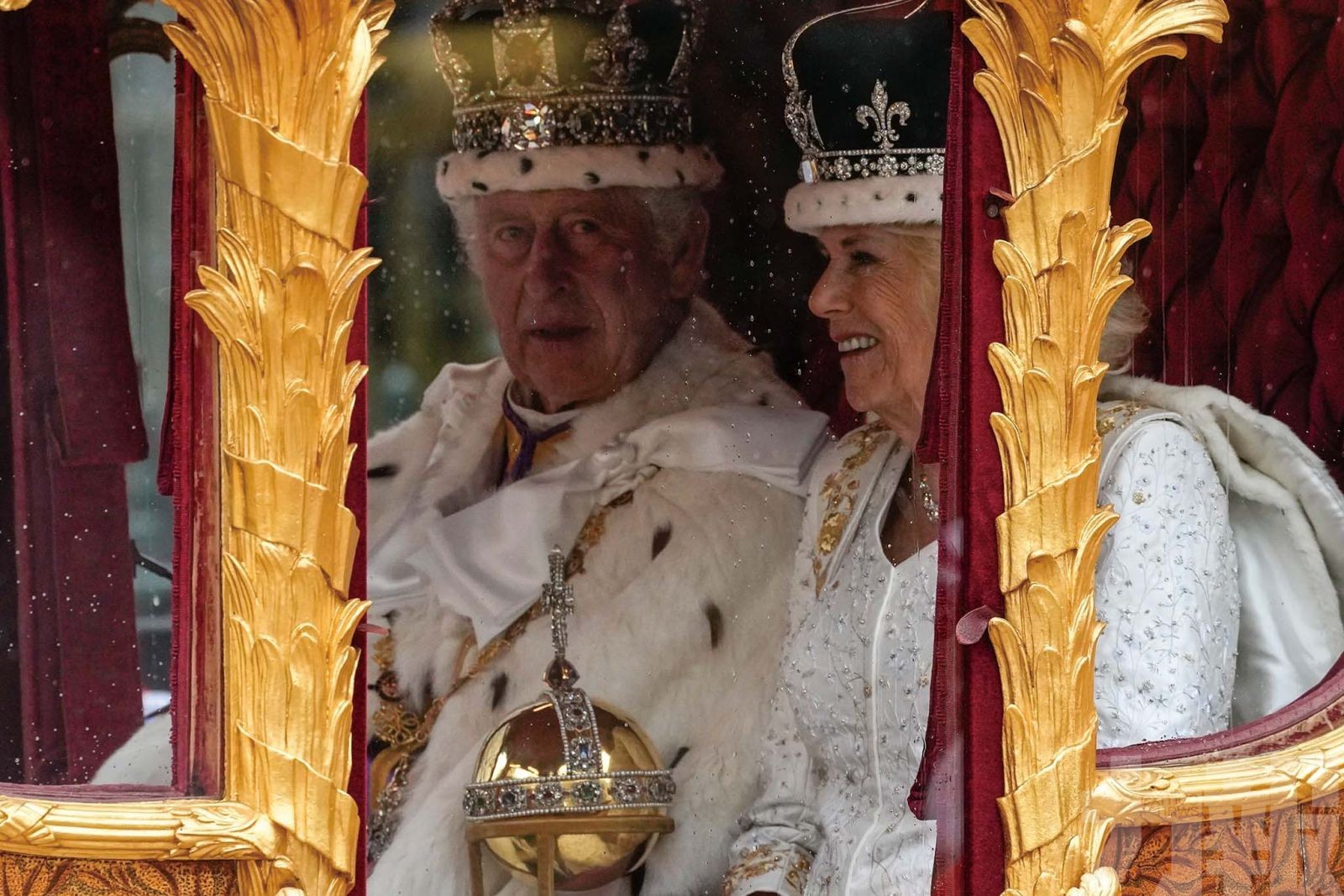 74歲查理斯三世加冕為英王