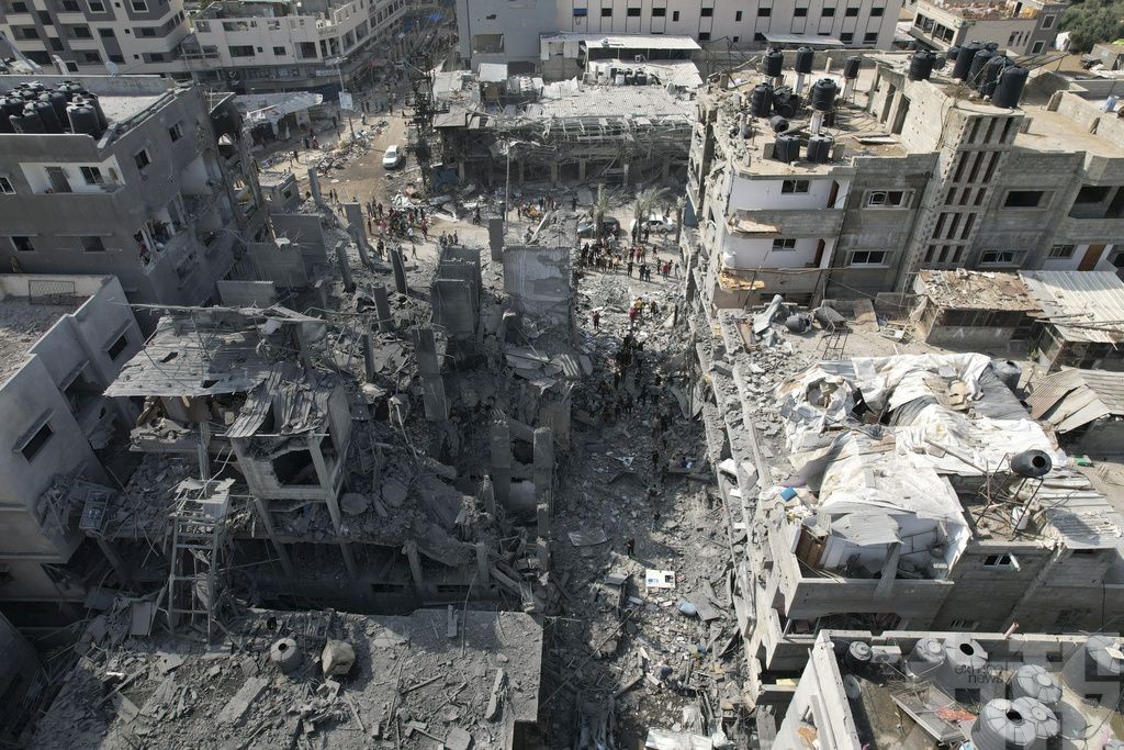 加沙包括難民營續遭空襲