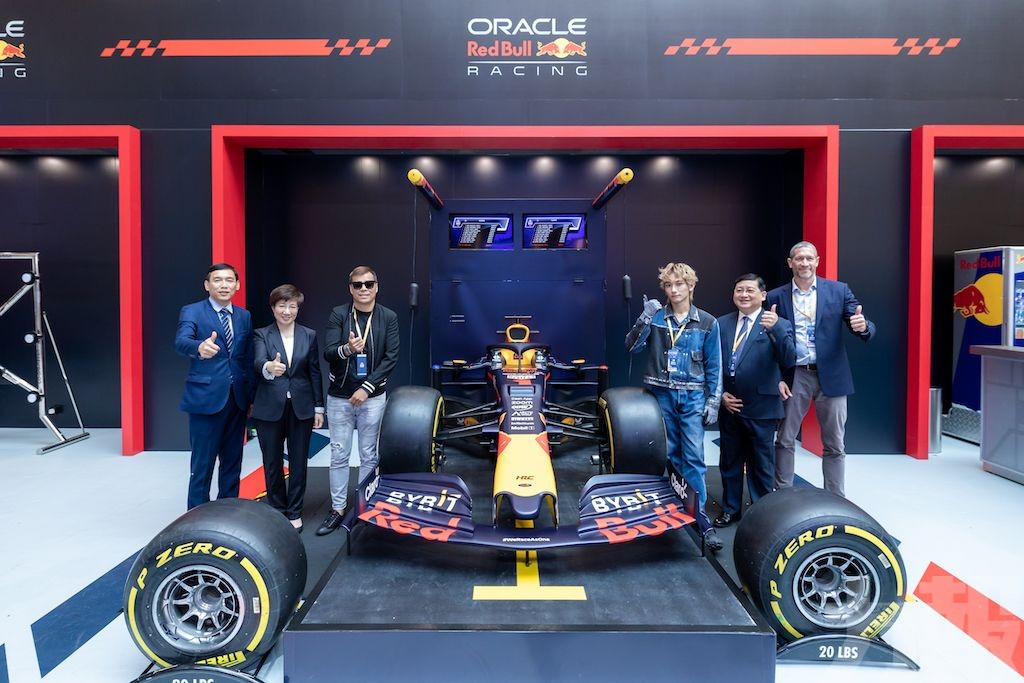 Red Bull極速換軚挑戰 – 體驗Oracle Red Bull Racing 限定快閃店登陸「澳門銀河」