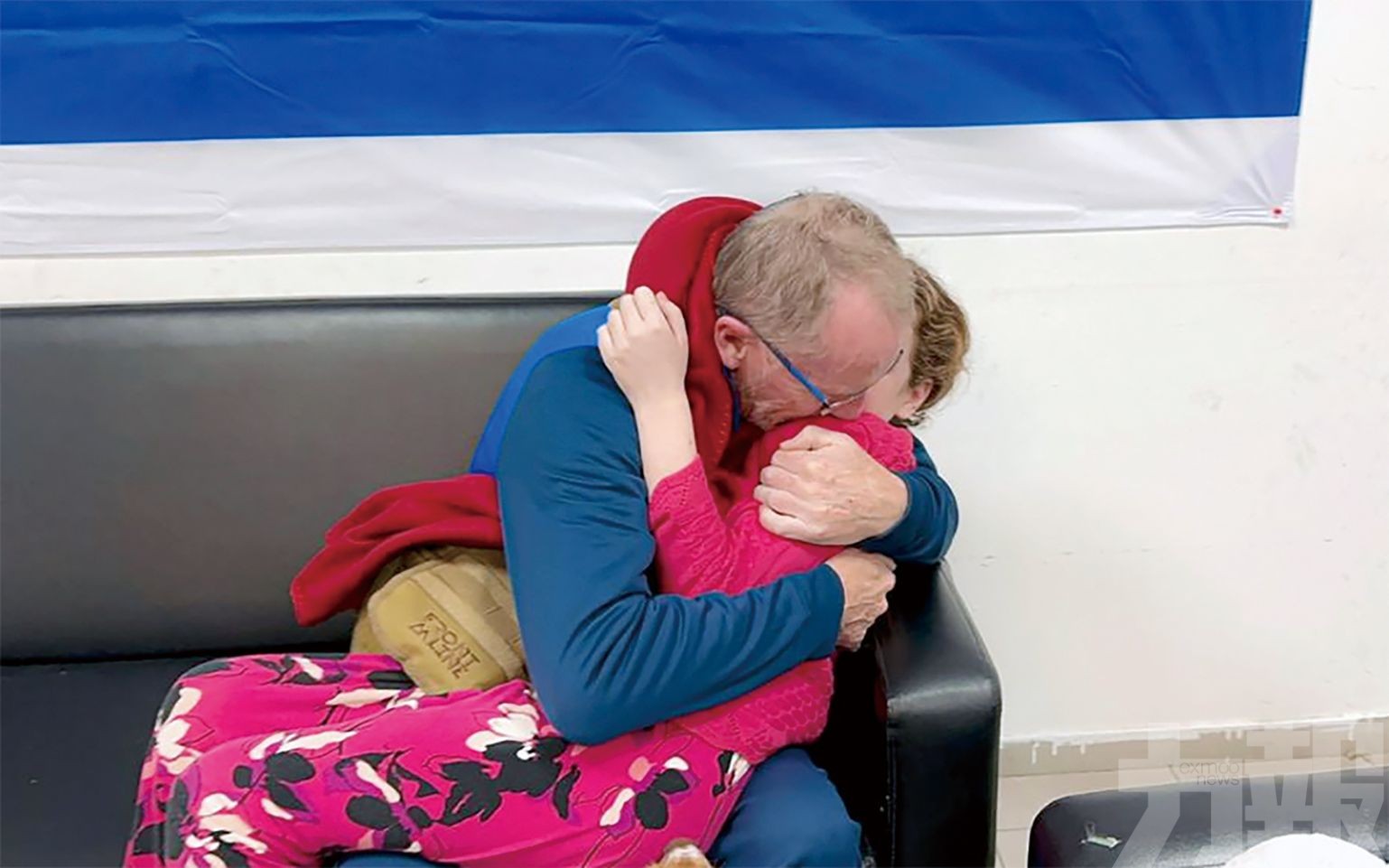九歲以色列女童返家與父激動相擁