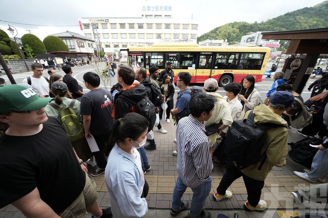 日本「生活防衛」企業受青睞