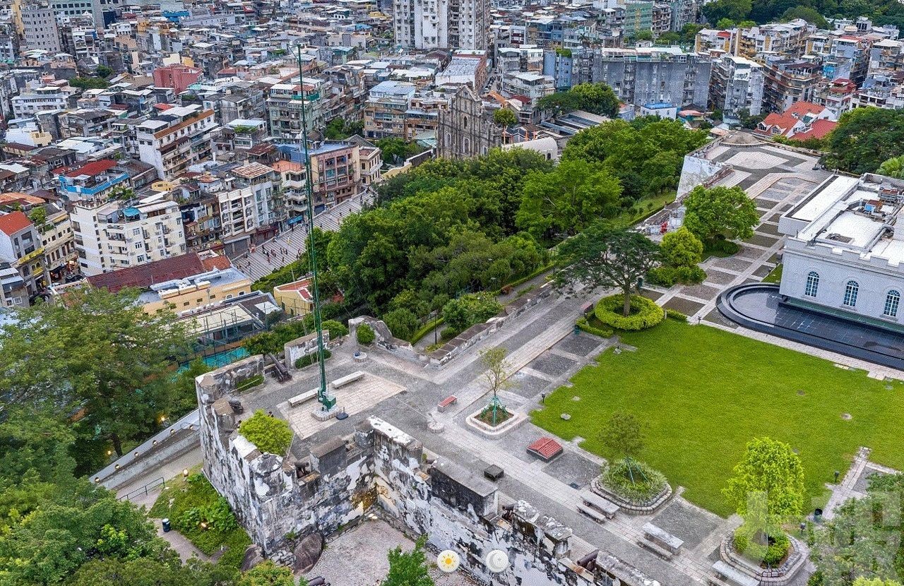 當局指聖像壁龕遭雷擊所致