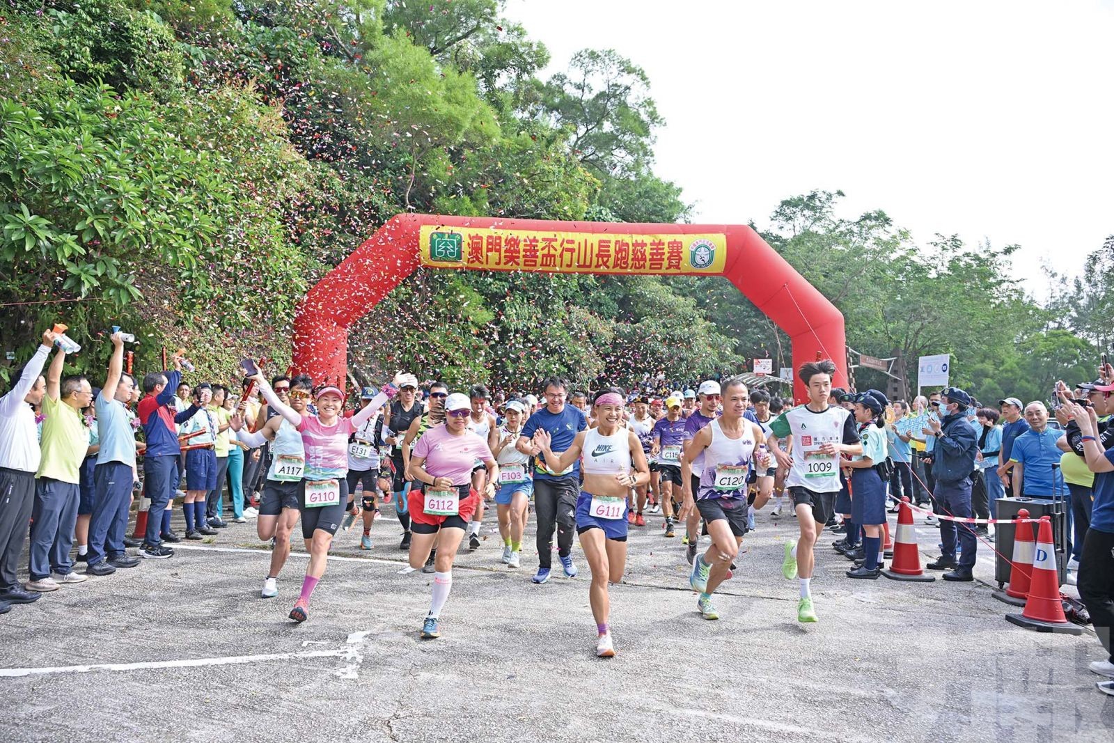 助內地困難學生完成大學夢