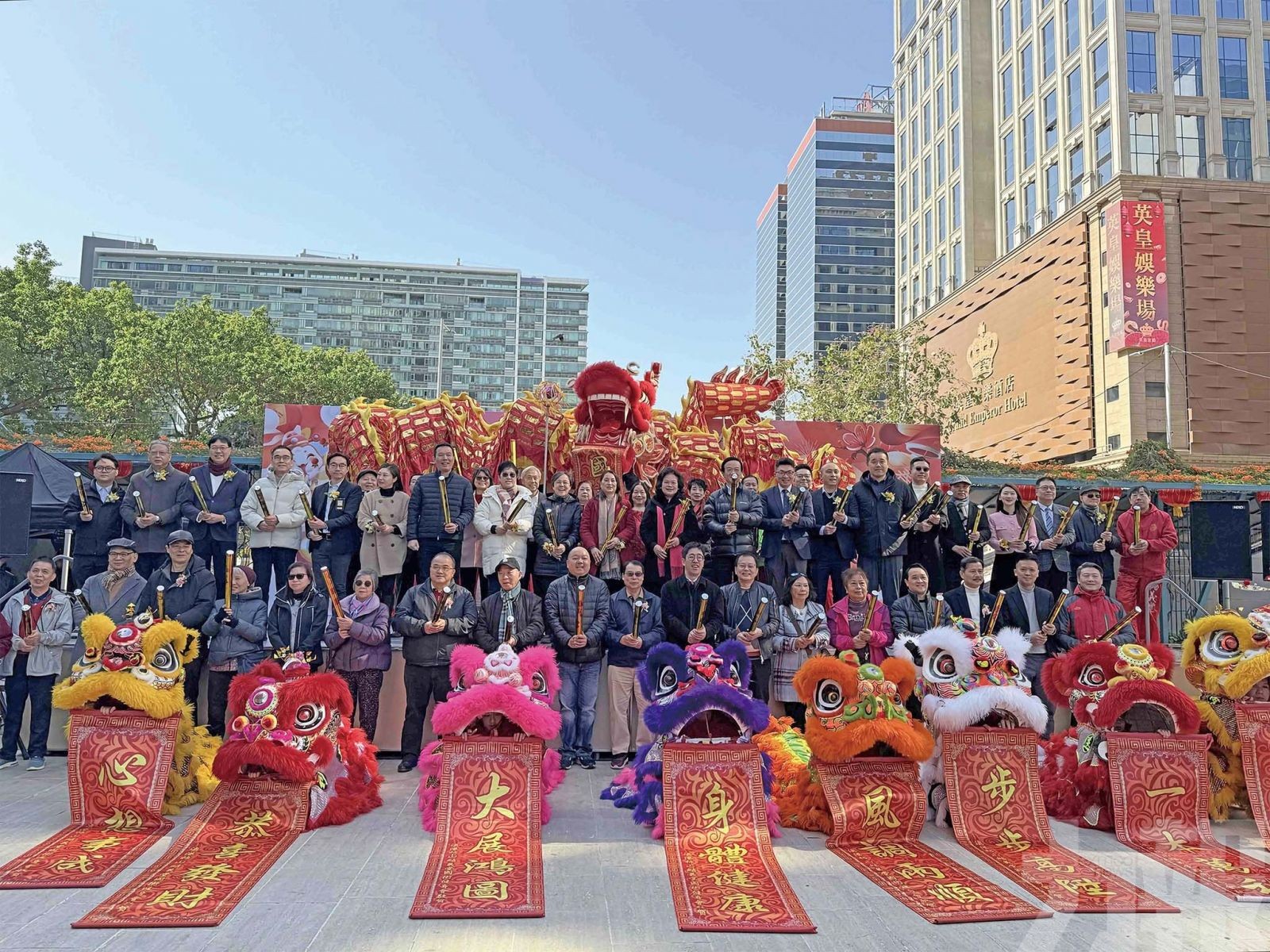 向商戶及街坊拜年送祝福