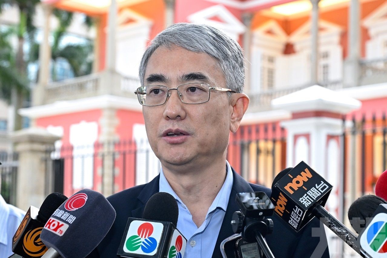 應全力支持特區政府依法施政
