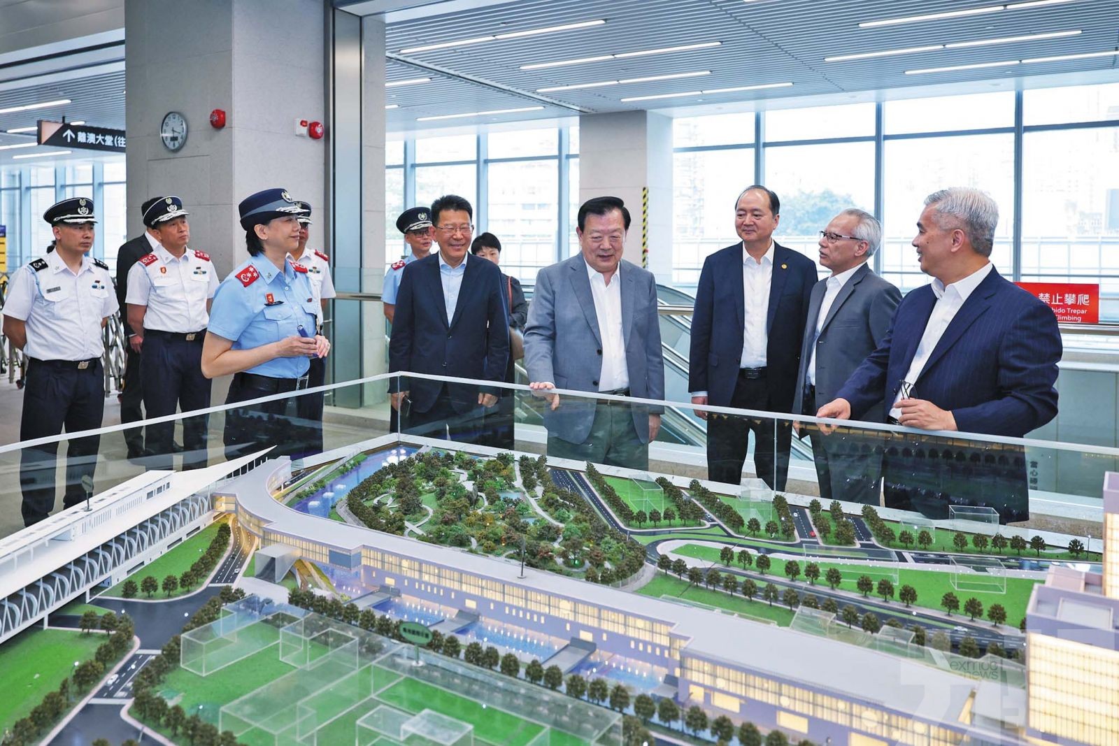 齊心協力促經濟多元發展