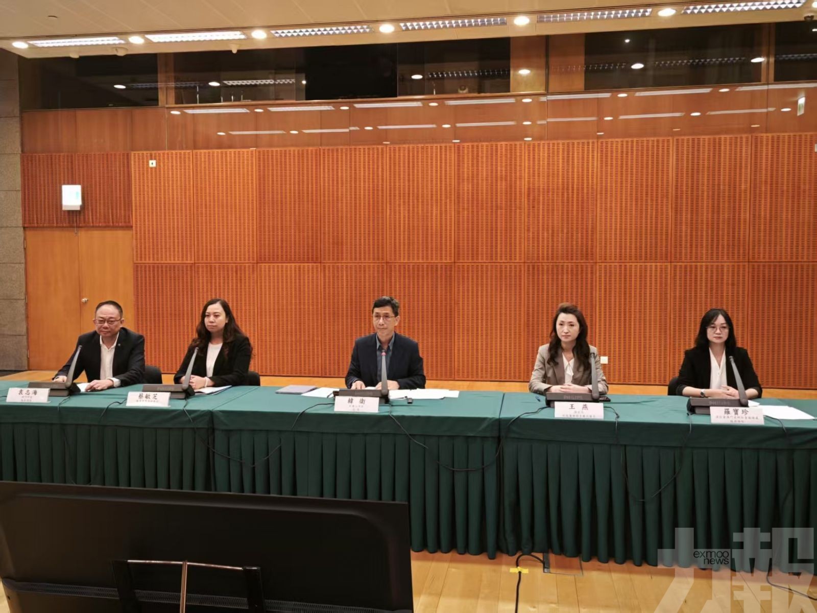 鼓勵居民關注自身及身邊人心理健康