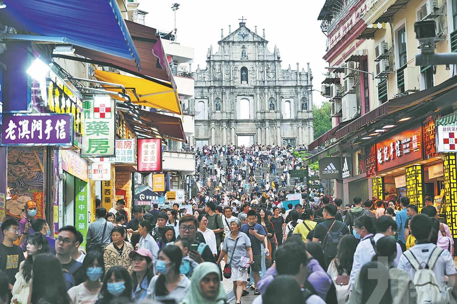 憂博彩收入依賴及內地經濟放緩