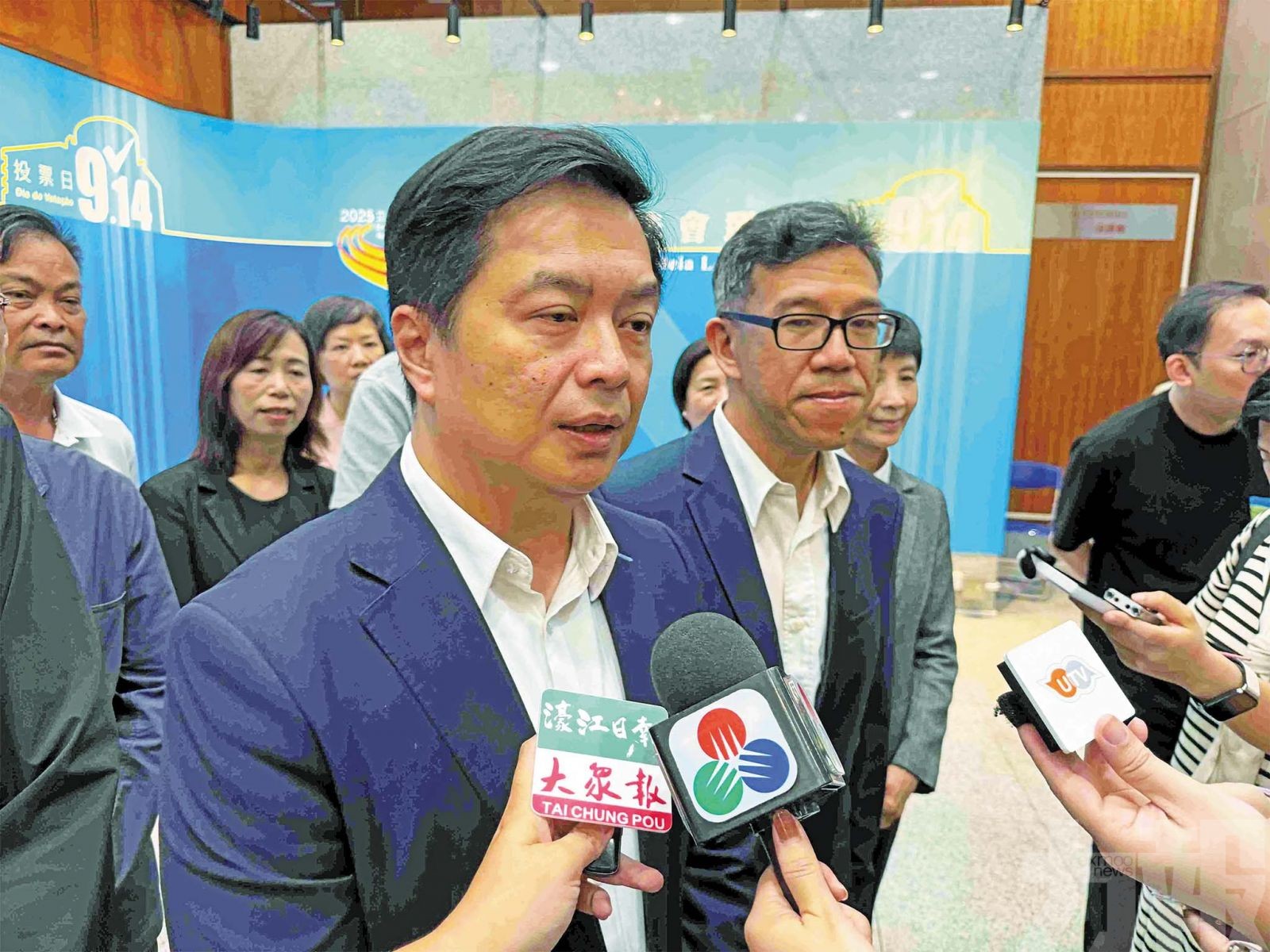 競逐兩間選議席