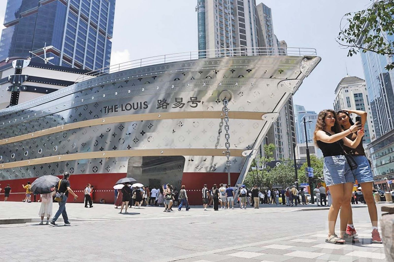 助力南京西路打造全球頂級商業街區