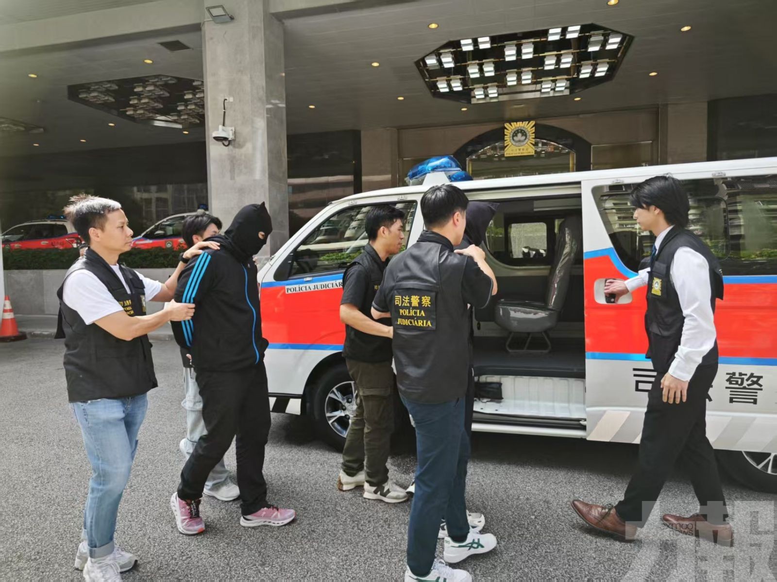 司警拘兩本澳經營者