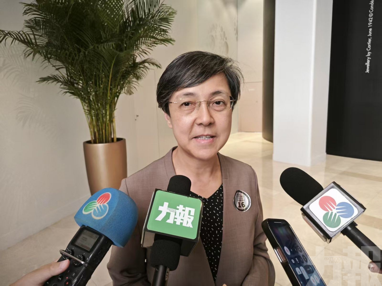 文綺華：或重新檢視全年旅客預測數字