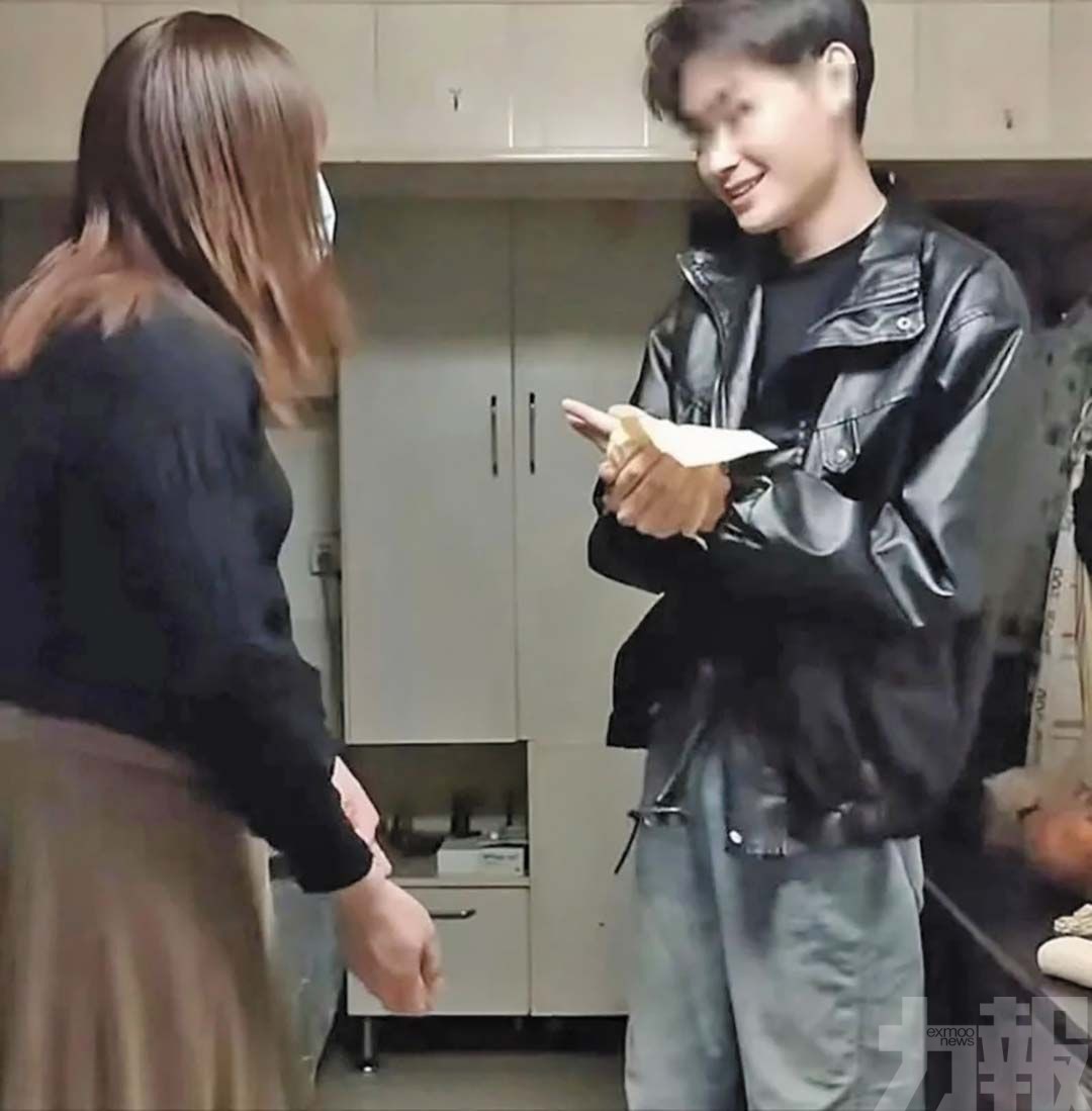 皮衣男遭未婚妻退婚
