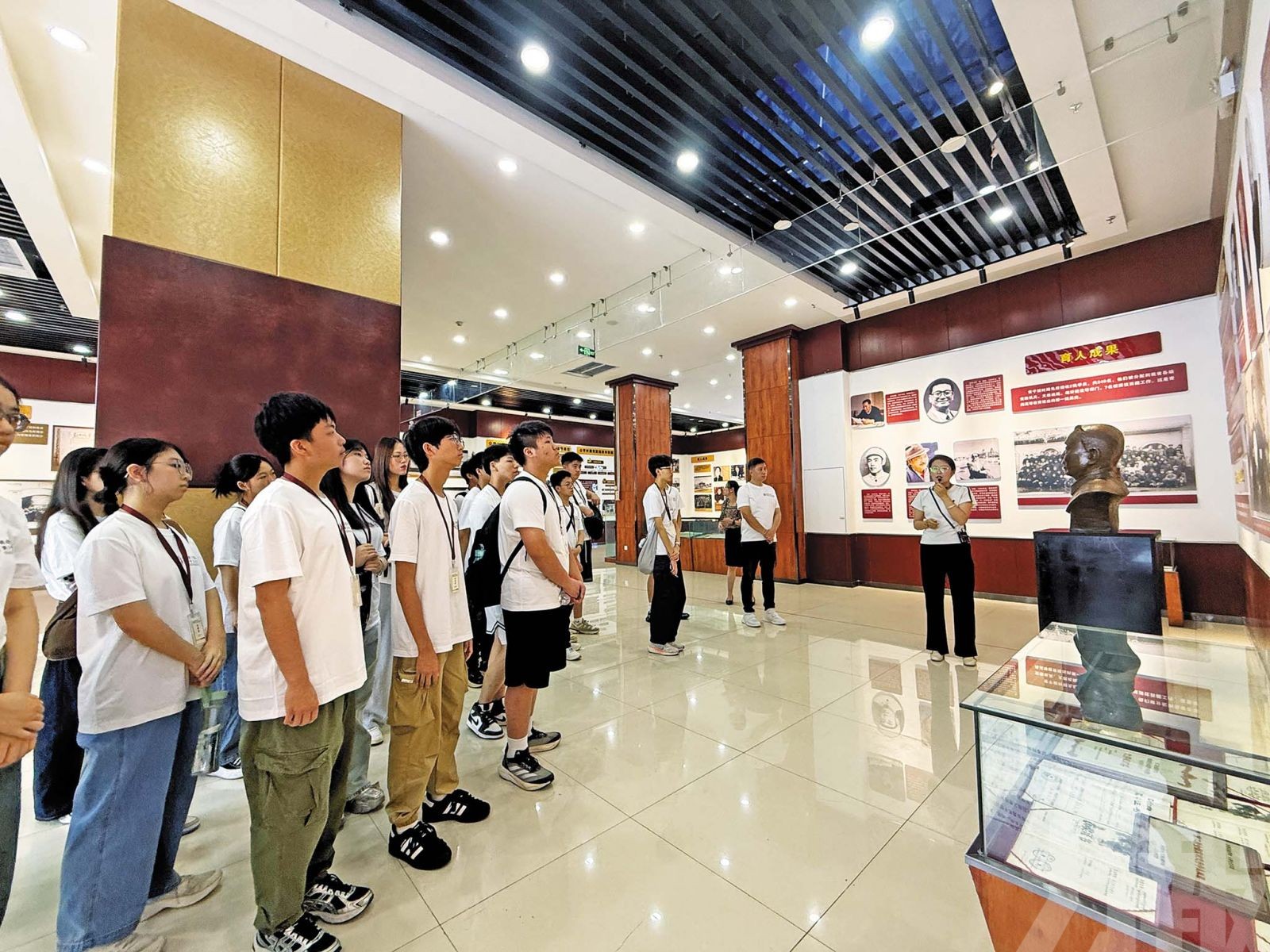 多角度感受高原精神銘記家國情懷