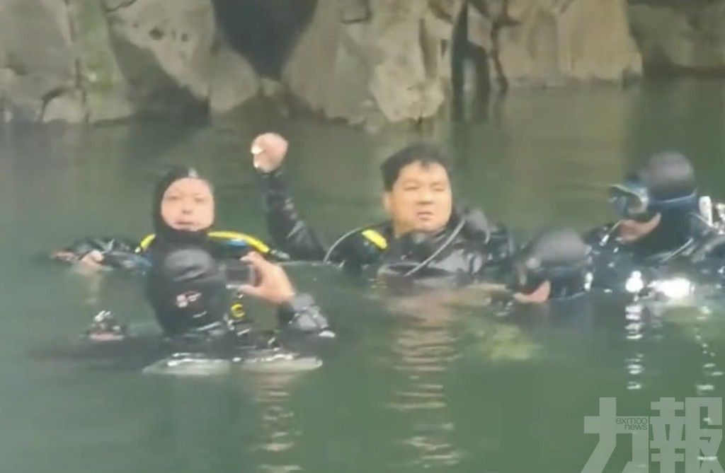 靠吃生魚躲水下氣穴生還