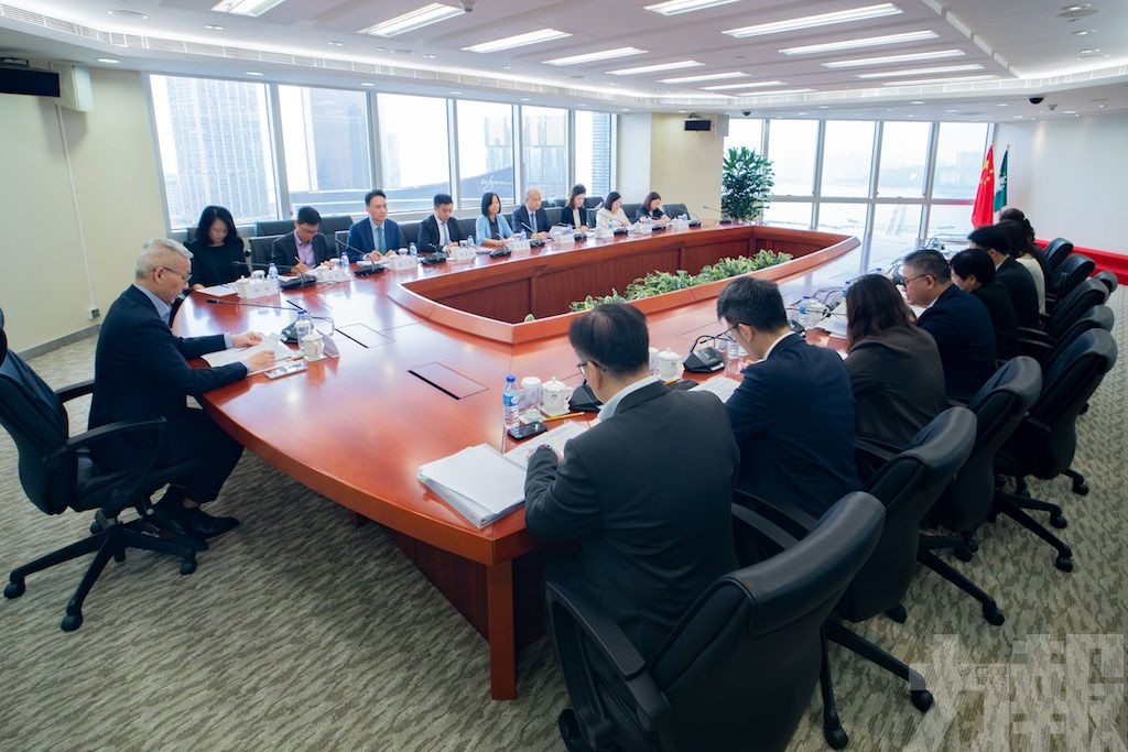 確保居民優先及持續就業