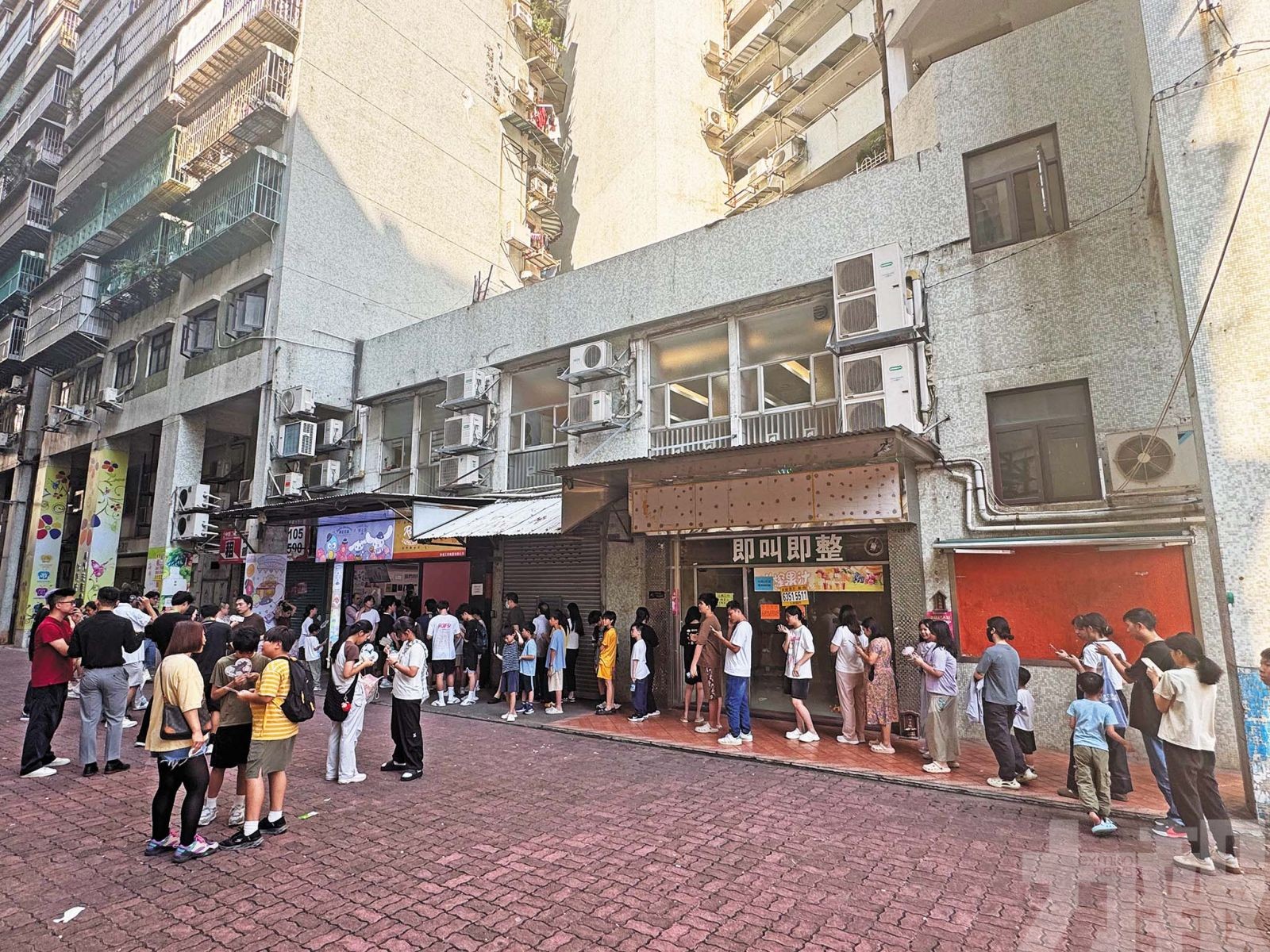 吸引大批市民遊客入區打卡消費