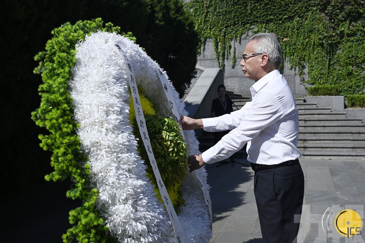 行政長官岑浩輝參謁南京大屠殺遇難同胞紀念館