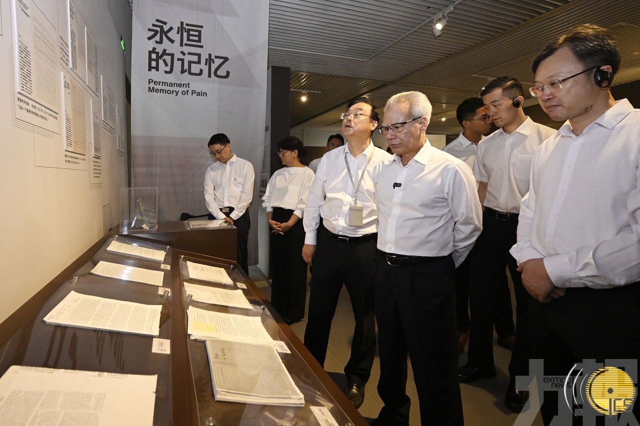 行政長官岑浩輝參謁南京大屠殺遇難同胞紀念館