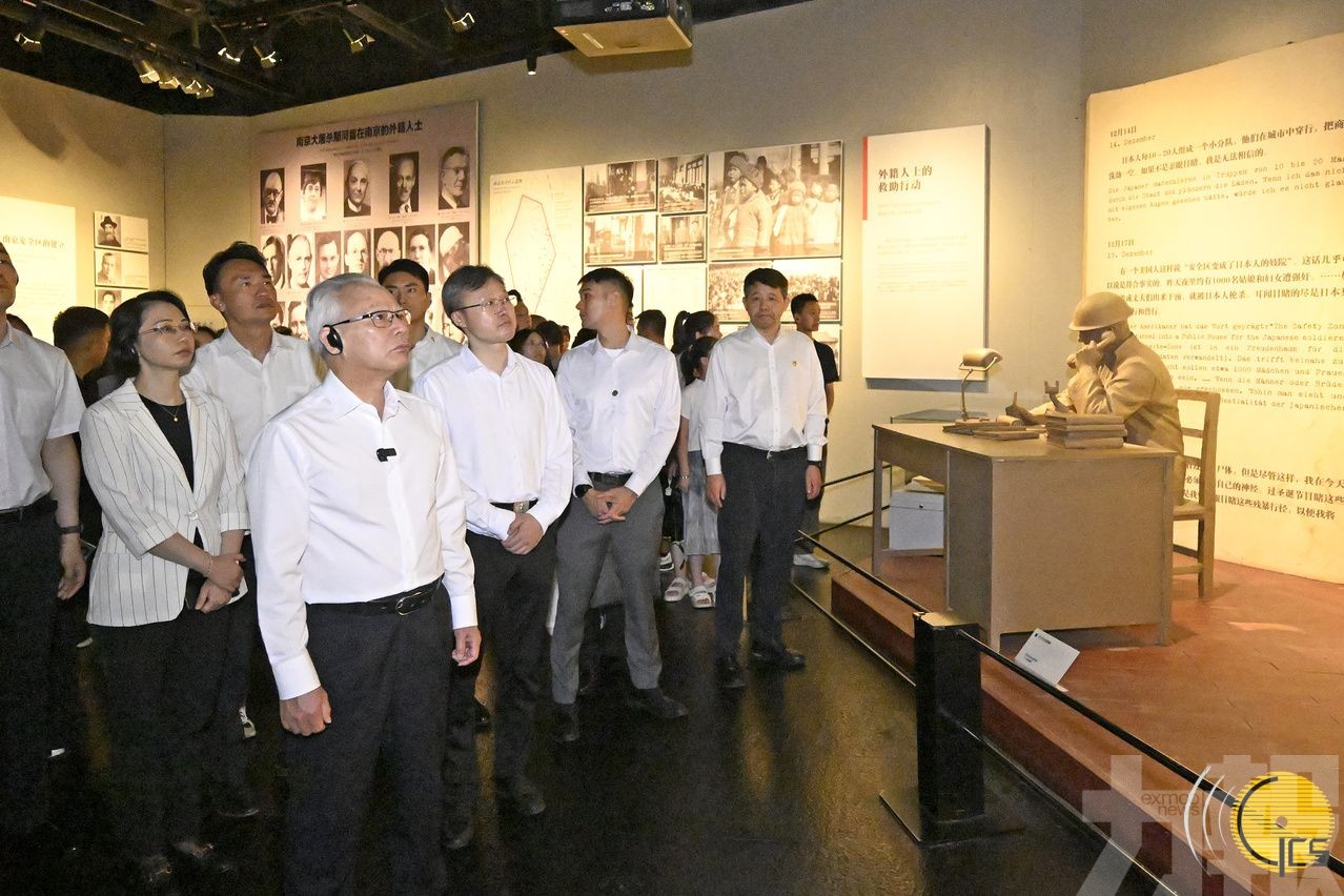 行政長官岑浩輝參謁南京大屠殺遇難同胞紀念館