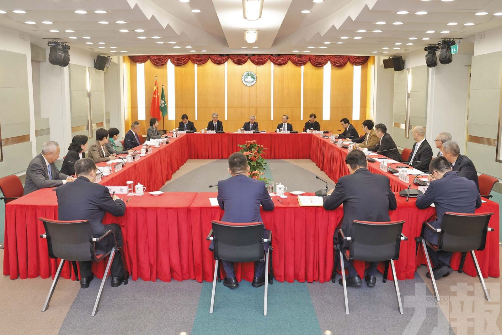 就制定明年施政方針聽取意見