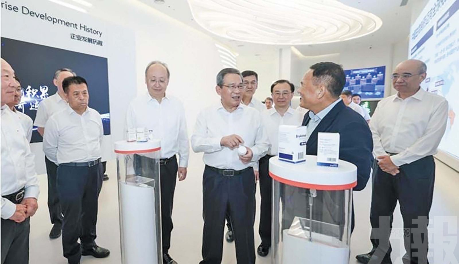 強調加大政策支持AI賦能發展
