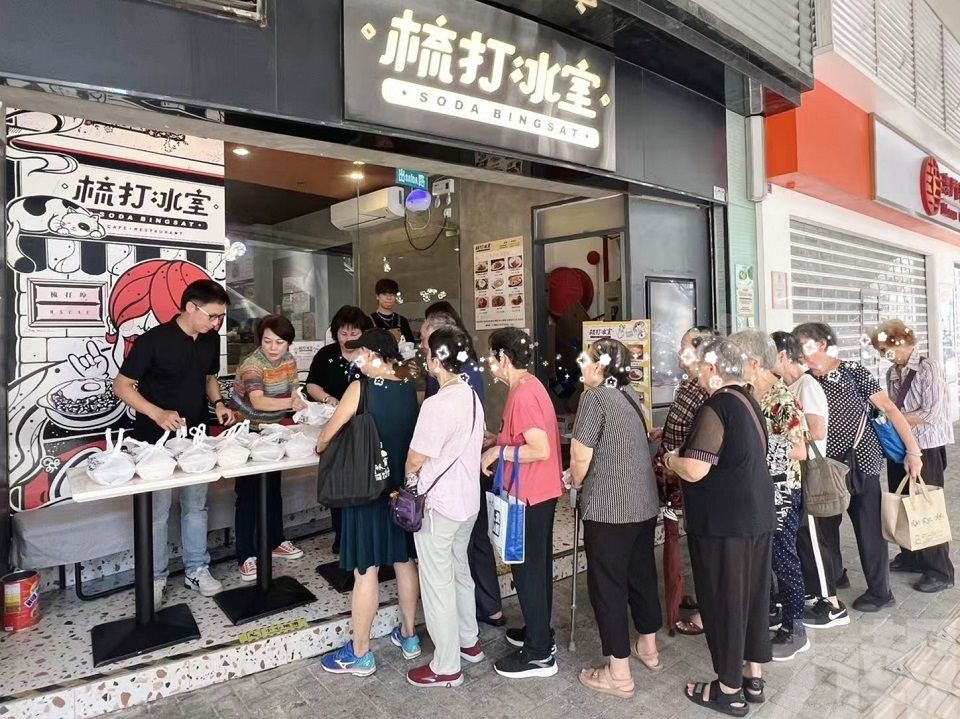 信託慈善會 聯動善心人士派齋飯