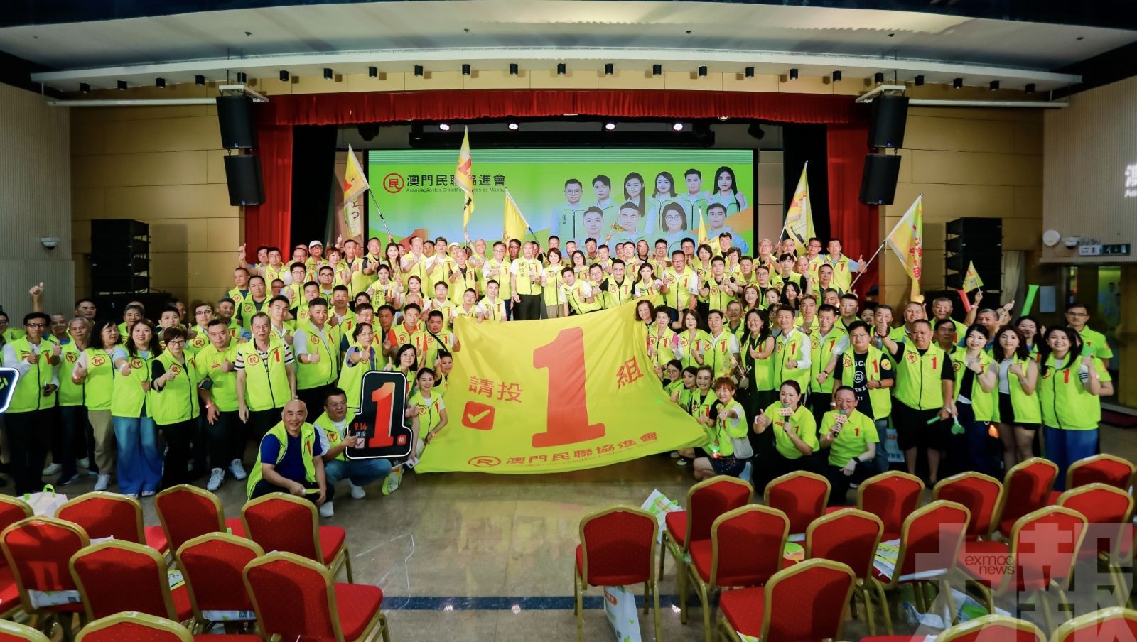 民聯團隊於祐漢公園張貼宣傳海報