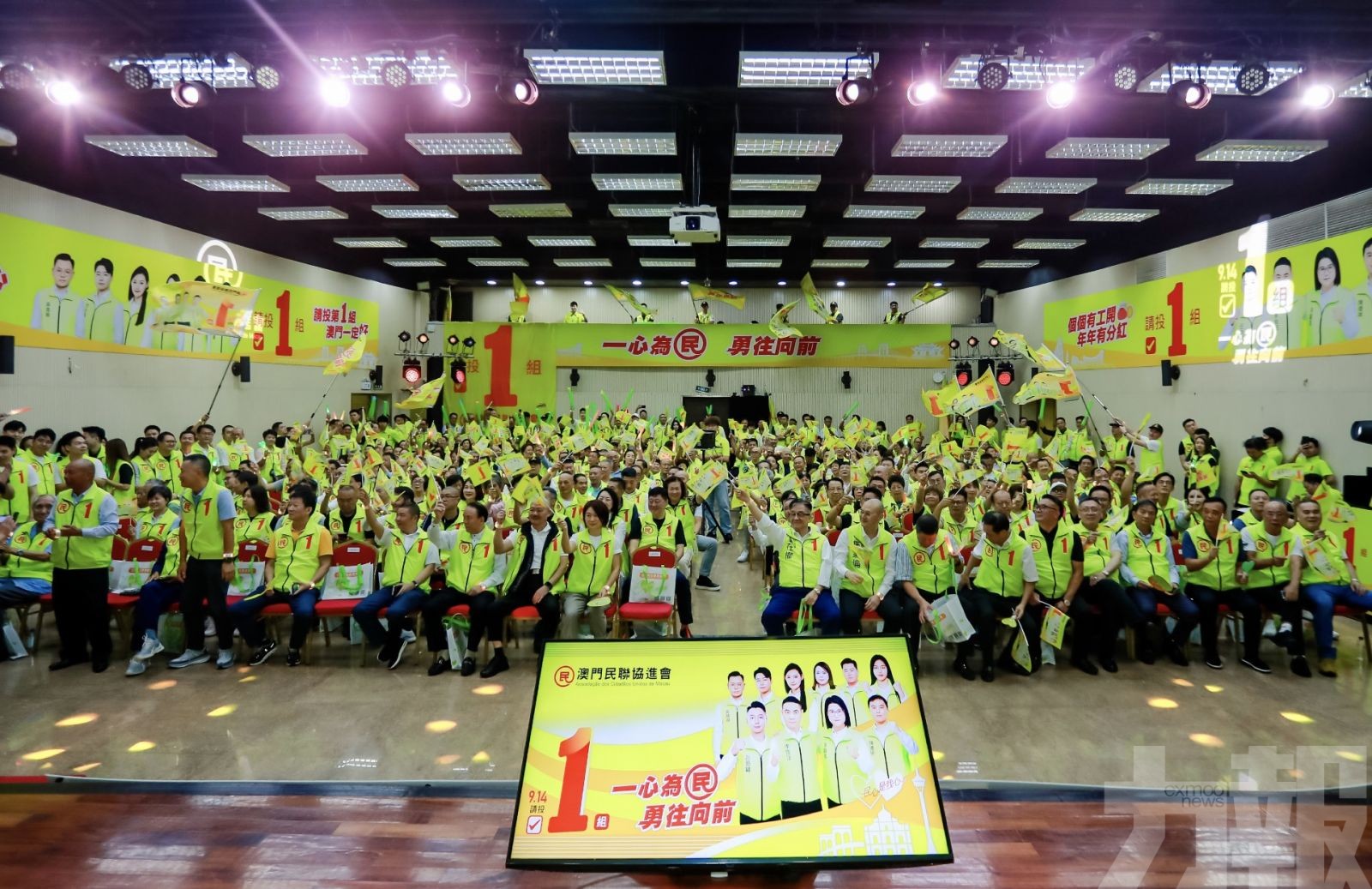 民聯團隊於祐漢公園張貼宣傳海報