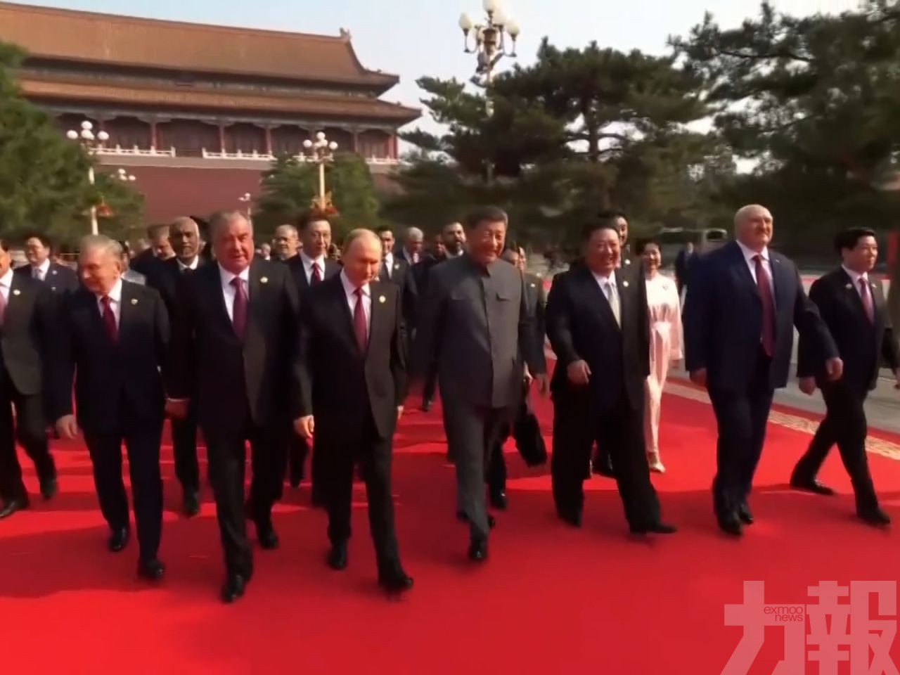 習近平偕夫人迎接外國元首並合影