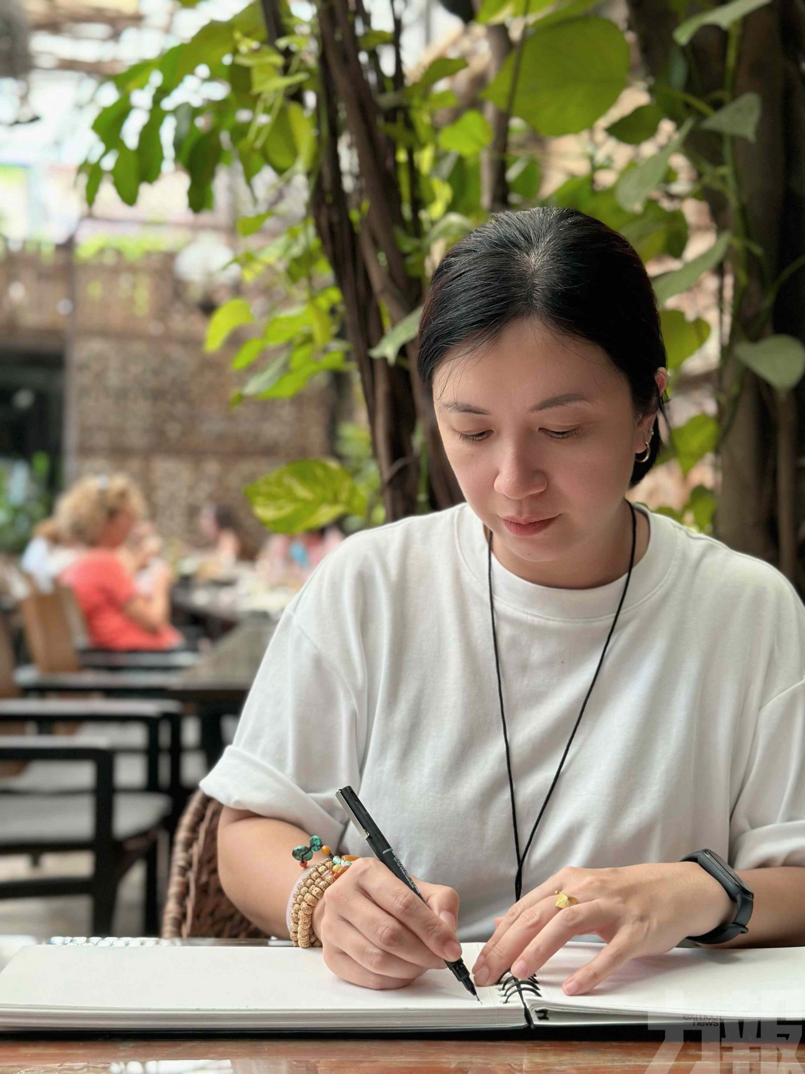 雙語圖冊《芳草尋源》榮膺亞太旅遊協會金獎