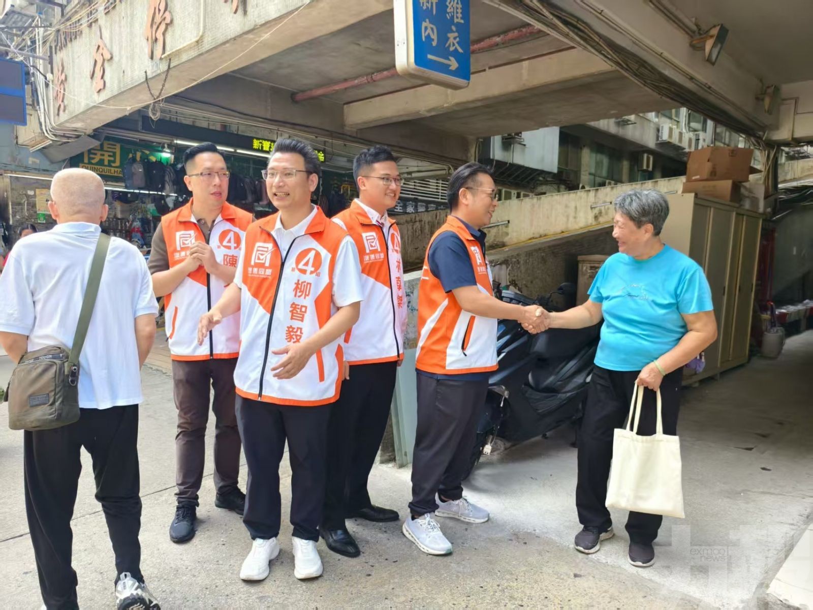​澳粵同盟團隊候任議員柳智毅李居仁落區謝票