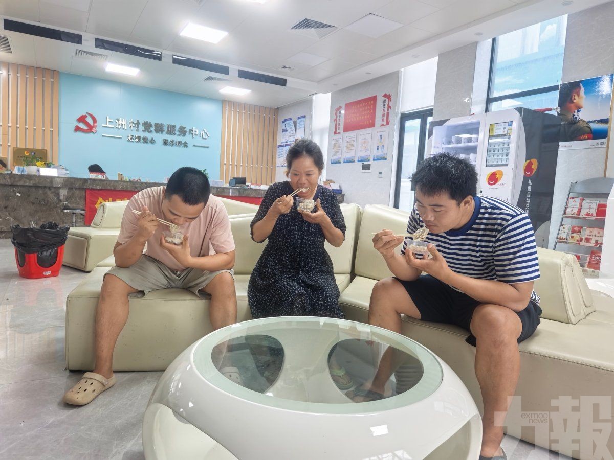 颱風天為安置群眾準備熱粥水餃