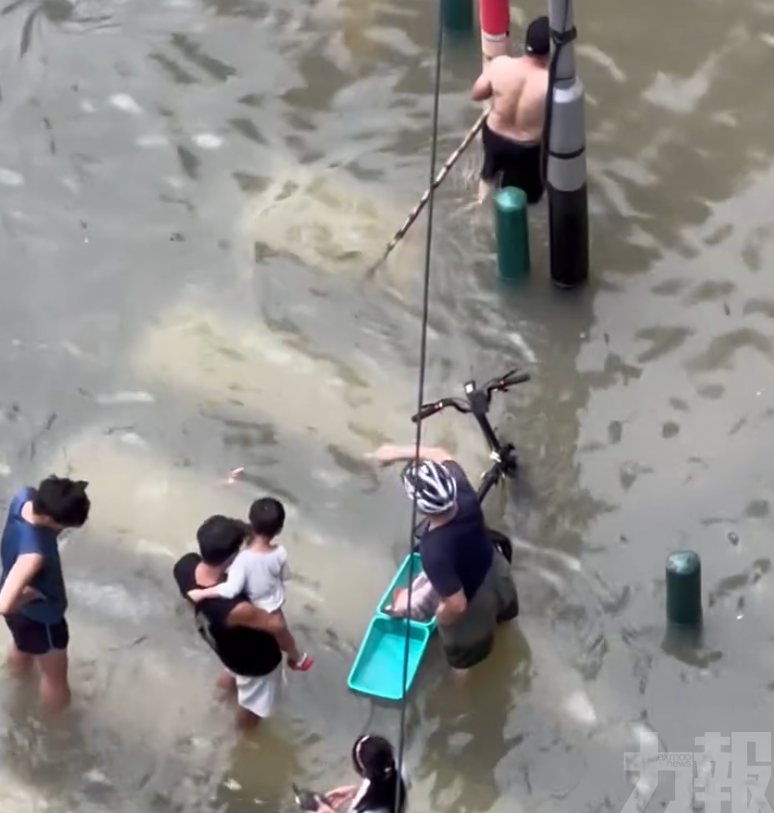 澳門民眾上街捕魚短片網絡瘋傳