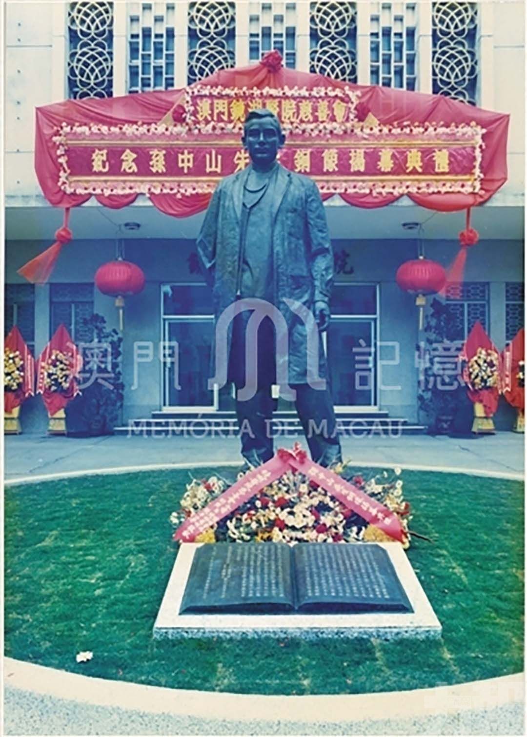 從首位華人西醫走向革命