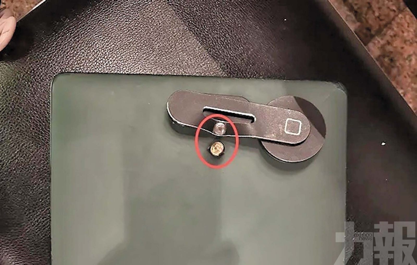 背包MacBook 成功擋子彈
