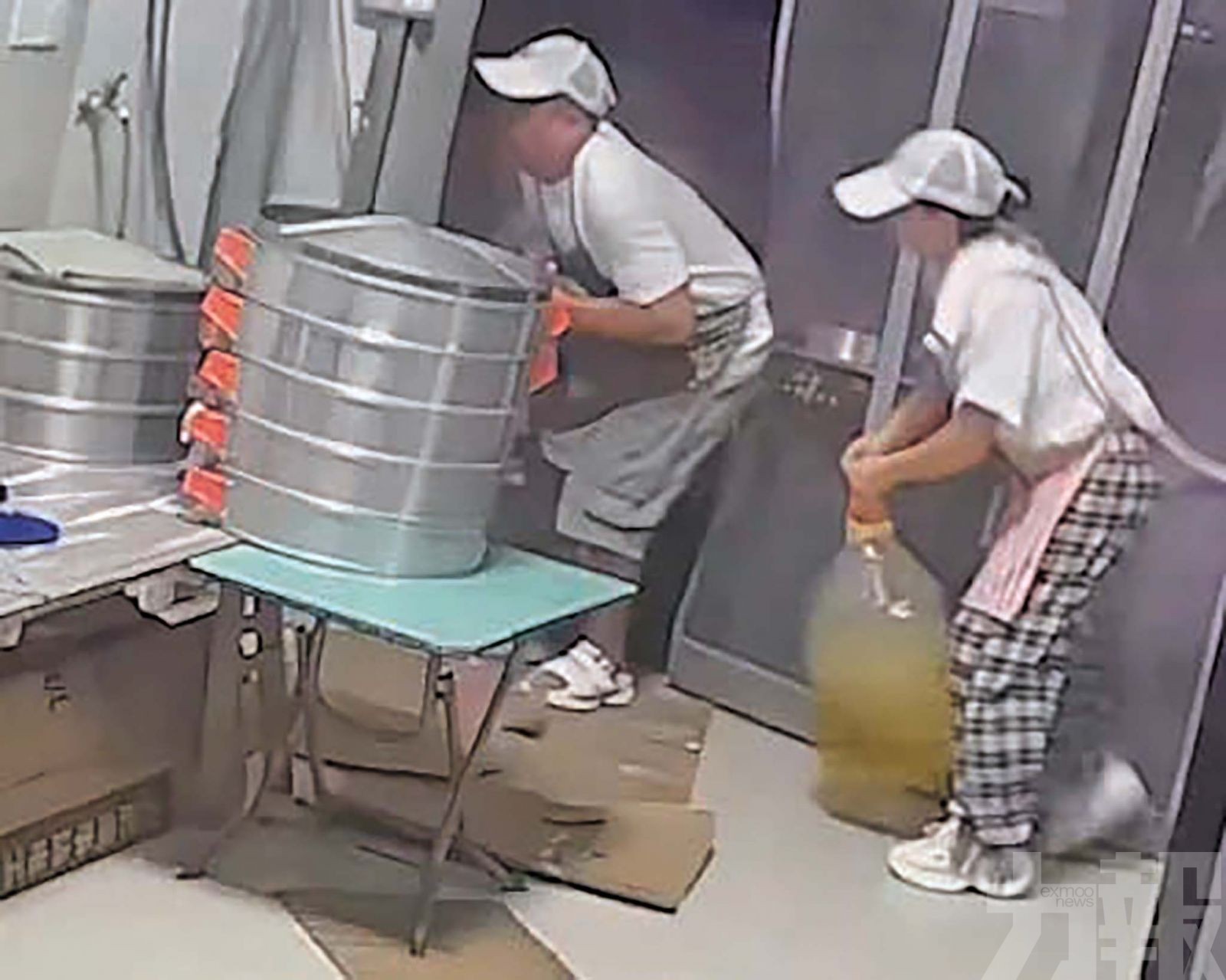 妻臨危不亂砸斷電線救夫