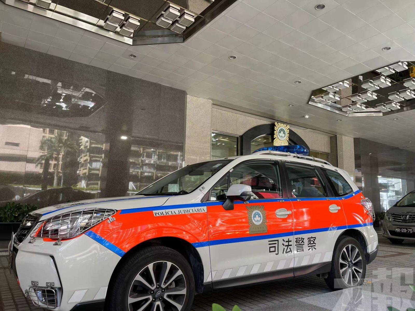 司警破犯罪集團拘六本地男女